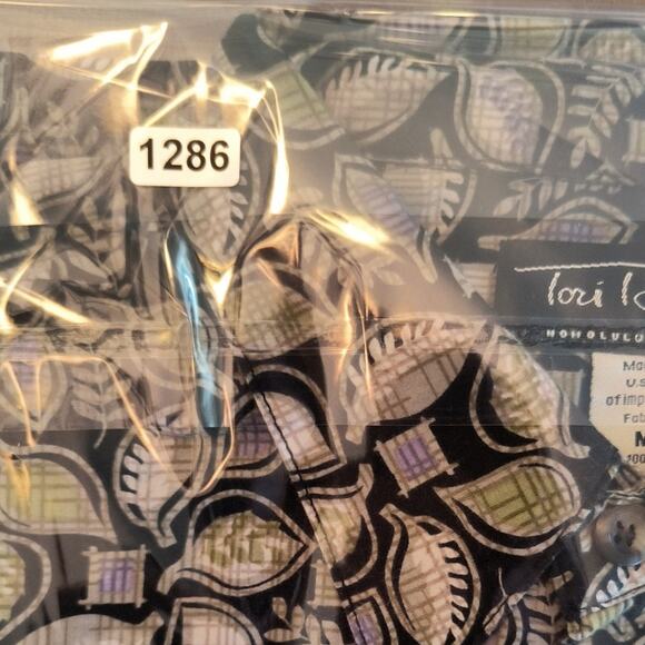 Tori Richard Hawaiian Button Down Shirt Men's Size M Black Tropical Short Sleeve - Picture 14 of 14